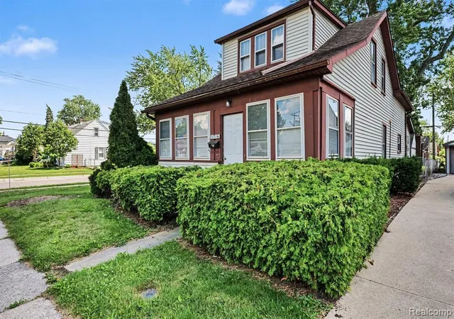 Photo 3 of Single family home for sale at 21716 Lakeview St, Saint Clair Shores, MI 48080 4052 | MLS# 61006582 | Listing updated on 2026-10-19