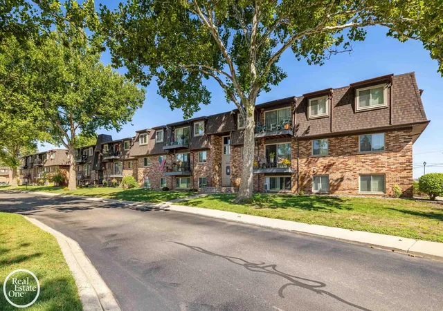 Photo 3 of Condo for sale at 313 Riviera Dr #67, Saint Clair Shores, MI 48080 | MLS# 50221976 | Listing updated on 2026-09-16
