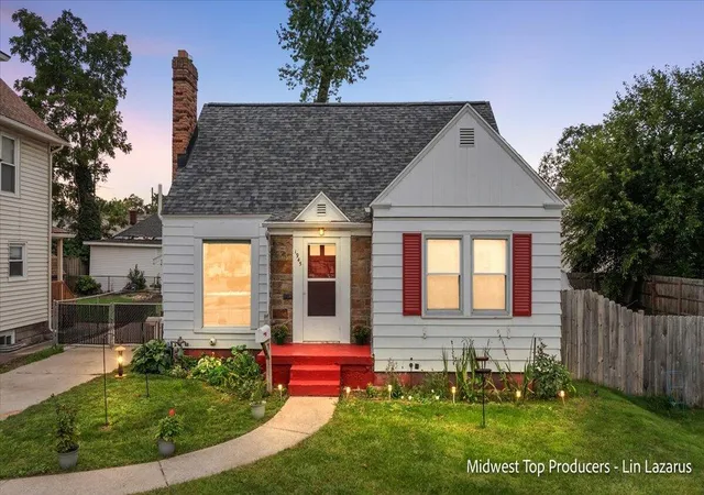 Photo 1 of Single family home for sale at 1945 Delwood Ave, Wyoming, MI 49509 | MLS# 70559283 | Listing updated on 2026-10-12