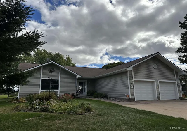 Photo 1 of Condo for sale at 8 Red Fox Trl Rd, Marquette, MI 49855 | MLS# 50223744 | Listing updated on 2026-10-18