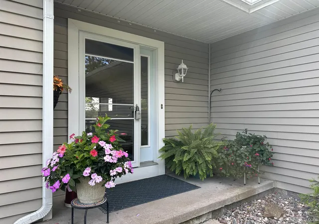 Photo 3 of Condo for sale at 8 Red Fox Trl Rd, Marquette, MI 49855 | MLS# 50223744 | Listing updated on 2026-10-18