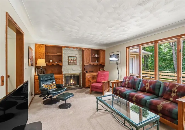 Photo 3 of Sale Pending at 3034 Springbrook Dr, Kalamazoo, MI 49004 | MLS# 70555284 | Listing updated on 2026-09-02