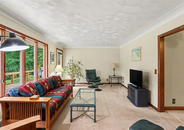 Photo 3 of Sale Pending at 3034 Springbrook Dr, Kalamazoo, MI 49004 | MLS# 70555284 | Listing updated on 2026-09-02