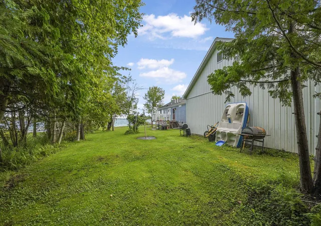 Photo 4 of Single family home for sale at 9850 S Perrins Landing Dr, Traverse City, MI 49684 | MLS# 80072982 | Listing updated on 2026-09-08
