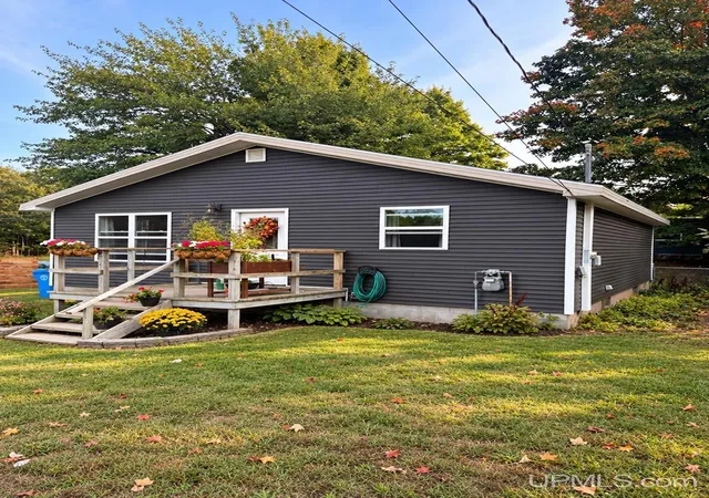 Photo 1 of Single family home for sale at 907 Sherman St, Marquette, MI 49855 | MLS# 50223797 | Listing updated on 2026-10-13