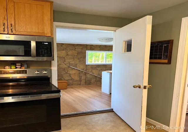 Photo 3 of Single family home for sale at 907 Sherman St, Marquette, MI 49855 | MLS# 50223797 | Listing updated on 2026-10-13