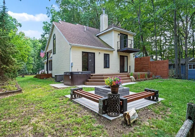 Photo 4 of Sale Pending at 1240 Queensway Dr, Weidman, MI 48893 | MLS# 50220985 | Listing updated on 2026-09-06