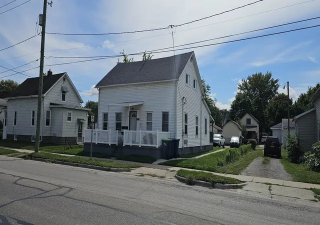 Photo 2 of Multi family home for sale at 3226 N Water St, Bay City, MI 48708 | MLS# 50222329 | Listing updated on 2026-09-21
