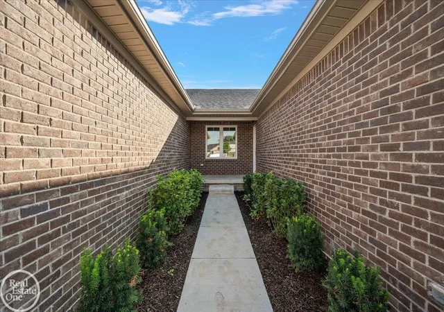 Listing Photo 5 - Condo for sale in building located at 5816 Greenview St, Warren, MI 48092 - Unit #Unit #2