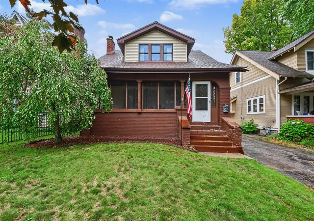 Photo 1 of Single family home for sale at 319 Glenhaven Ave, Grand Rapids, MI 49504 | MLS# 70562009 | Listing updated on 2026-10-29