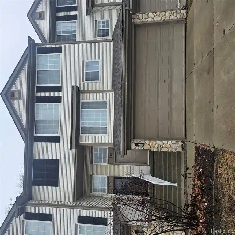 Listing Photo 1 - Condo for sale in 215 Oak Ridge Dr located at 215 Oak Ridge Dr, Pontiac, MI 48341 - Unit 215 Oak Ridge Dr