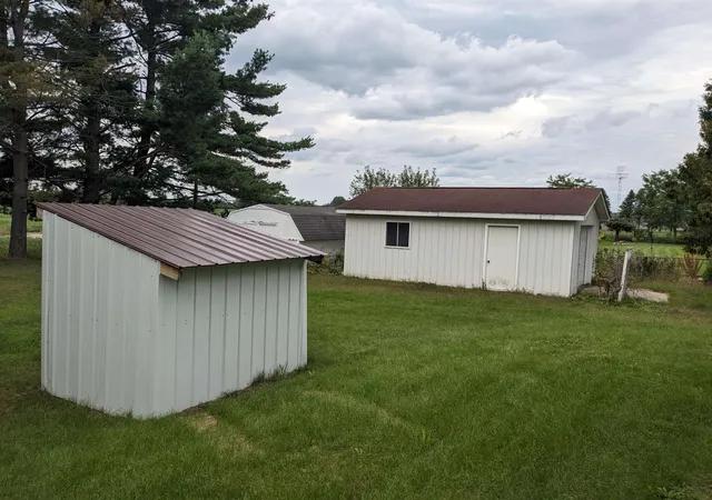 Photo 4 of Single family home for sale at 4711 N Elevator Rd, Pinconning, MI 48650 | MLS# 50221154 | Listing updated on 2026-09-09