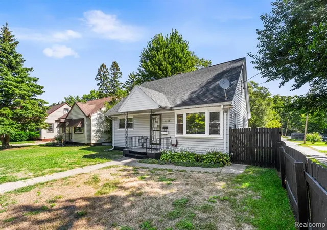 Photo 2 of Single family home for sale at 1768 Hudson St, Muskegon, MI 49441 | MLS# 61025643 | Listing updated on 2026-09-16