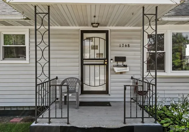 Photo 3 of Single family home for sale at 1768 Hudson St, Muskegon, MI 49441 | MLS# 61025643 | Listing updated on 2026-09-16