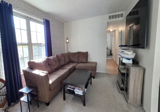 Listing Photo 4 - Condo for sale in building located at 24162 Mdw Brg Dr, Clinton Township, MI 48035 - Unit #93