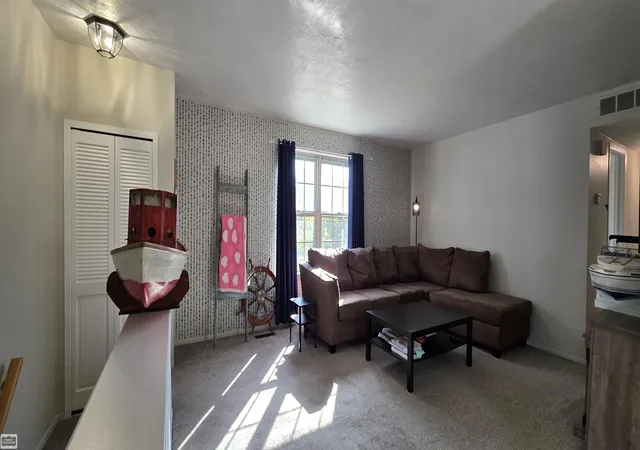 Listing Photo 5 - Condo for sale in building located at 24162 Mdw Brg Dr, Clinton Township, MI 48035 - Unit #93