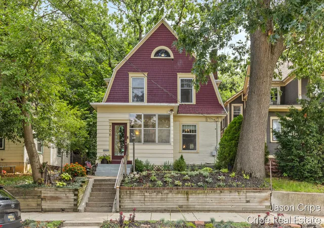 Photo 1 of Single family home for sale at 706 Lafayette Ave, Grand Rapids, MI 49503 | MLS# 70553577 | Listing updated on 2026-10-07