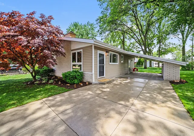 Photo 1 of Sale Pending at 1318 Eastlawn Dr, Midland, MI 48642 | MLS# 50221048 | Listing updated on 2026-09-11