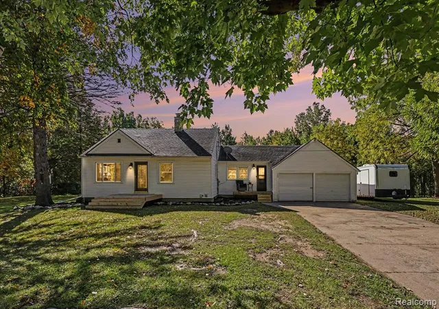 Photo 1 of Single family home for sale at 160 Collier Rd, Auburn Hills, MI 48326 | MLS# 61036304 | Listing updated on 2026-10-15
