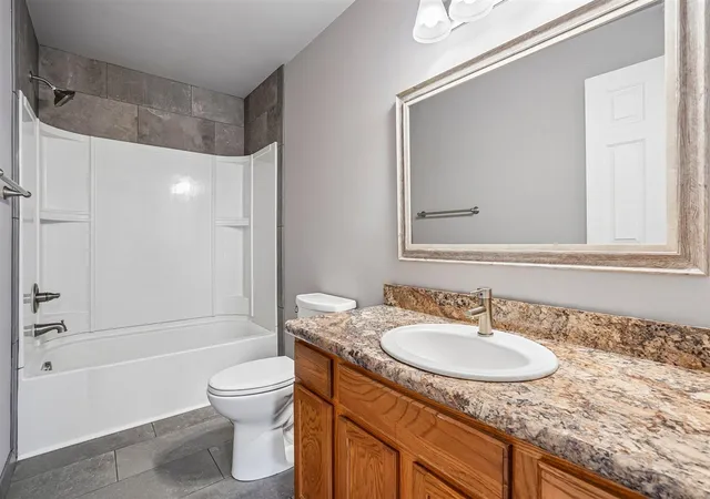 Listing Photo 5 - Condo for sale in building located at 3361 Kneeland Cir, Howell Livingston, MI 48843