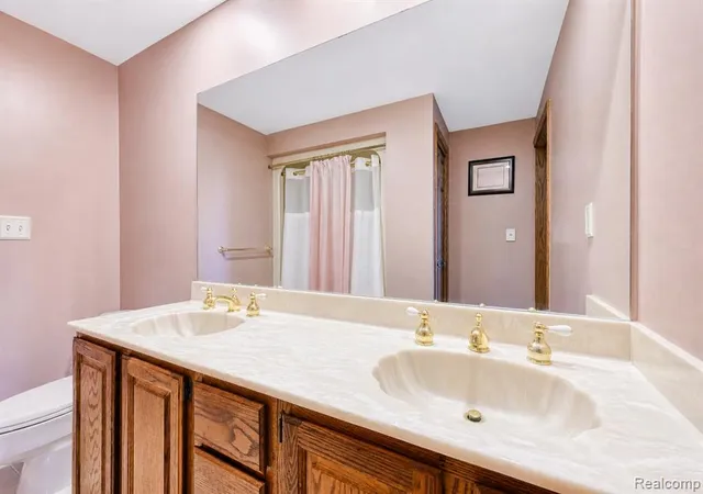 Listing Photo 3 - Condo for sale in building located at 43050 12 Oaks Crescent Dr, Novi, MI 48377 - Unit #4055