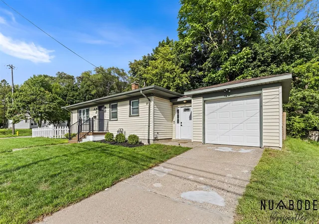 Photo 3 of Sale Pending at 2114 Kalamazoo Ave, Grand Rapids, MI 49507 | MLS# 70555206 | Listing updated on 2026-09-01