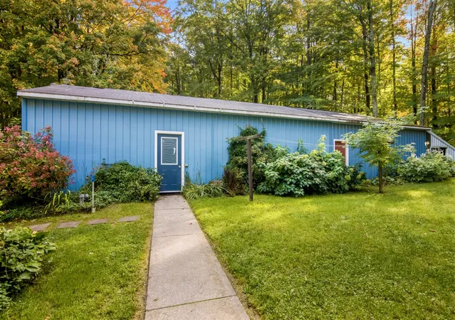 Photo 2 of Single family home for sale at 11781 Downs Dr, Le Roy, MI 49655 | MLS# 70560772 | Listing updated on 2026-10-10