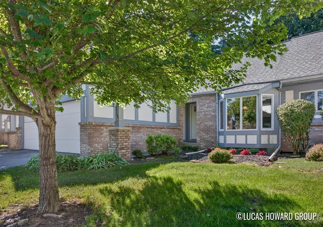 Listing Photo 2 - Condo for sale in building located at 3167 Maple Villa Dr, Grand Rapids, MI 49508