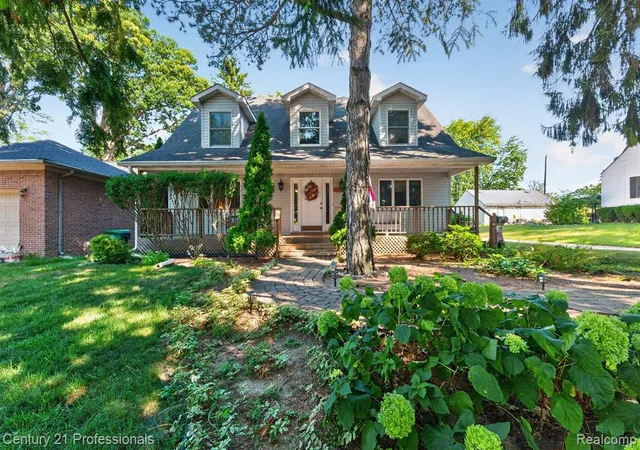 Photo 4 of Sale Pending at 32120 Leona St, Garden City, MI 48135 1206 | MLS# 61024535 | Listing updated on 2026-09-07