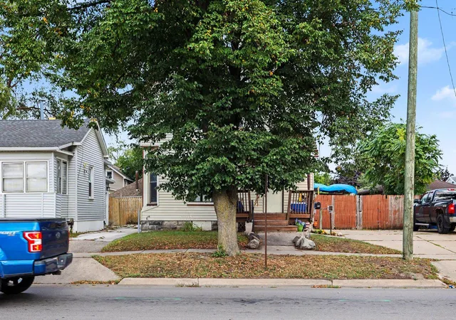 Photo 3 of Single family home for sale at 507 S Henry St, Bay City, MI 48706 | MLS# 50223191 | Listing updated on 2026-09-28