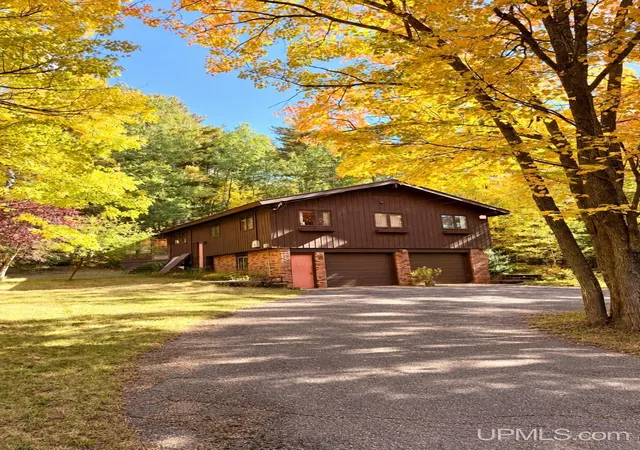 Photo 1 of Single family home for sale at 5 Sandy Dr, Negaunee, MI 49866 | MLS# 50223352 | Listing updated on 2026-10-12