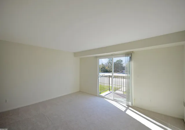 Listing Photo 5 - Condo for sale in building located at 43298 Mound Rd, Sterling Heights, MI 48314 - Unit #40
