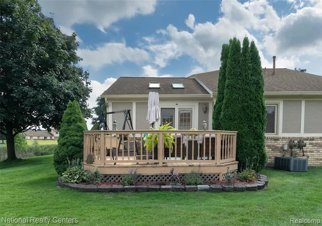 Listing Photo 1 - Condo for sale in building located at 42186 Blossom Ln, Clinton Township, MI 48038 - Unit #40