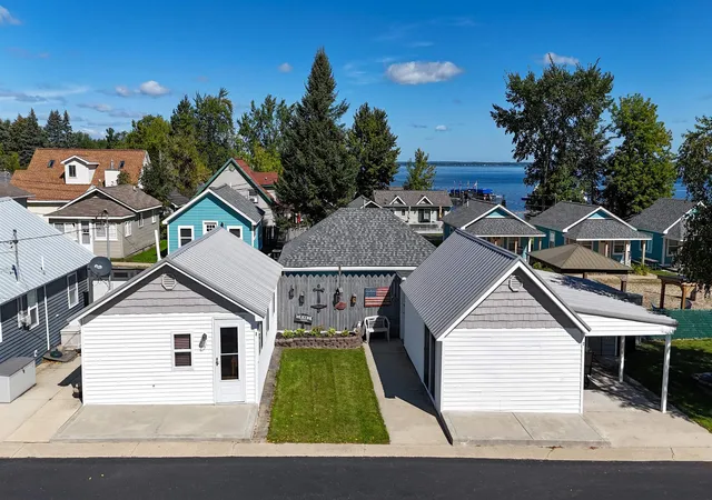 Photo 1 of Single family home for sale at 6276 W Houghton Lake Dr, Houghton Lake, MI 48629 | MLS# 80073663 | Listing updated on 2026-10-19