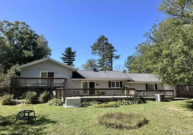 Photo 2 of Single family home for sale at W8862 W Lakeview Dr, Iron Mountain, MI 49801 | MLS# 50221325 | Listing updated on 2026-09-15