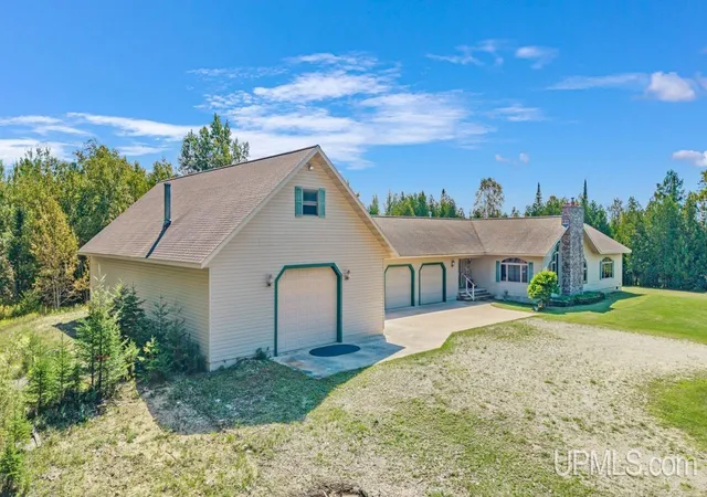 Photo 4 of Single family home for sale at 16861 17th Road, Garden, MI 49835 | MLS# 50221070 | Listing updated on 2026-09-08