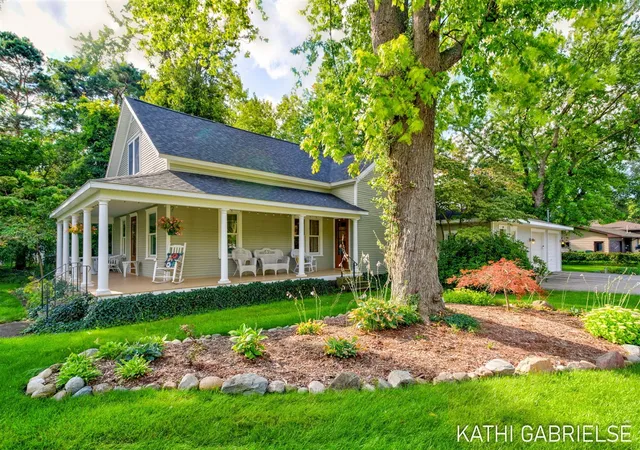 Photo 2 of Sale Pending at 379 S Lake Ave, Spring Lake, MI 49456 | MLS# 70555414 | Listing updated on 2026-09-08