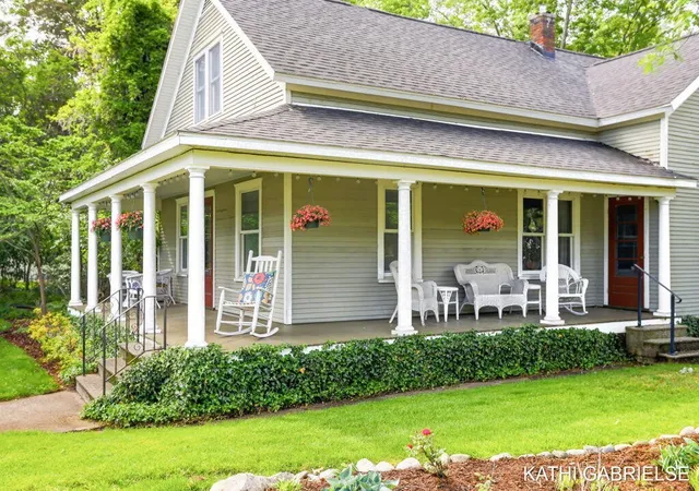 Photo 3 of Sale Pending at 379 S Lake Ave, Spring Lake, MI 49456 | MLS# 70555414 | Listing updated on 2026-09-08