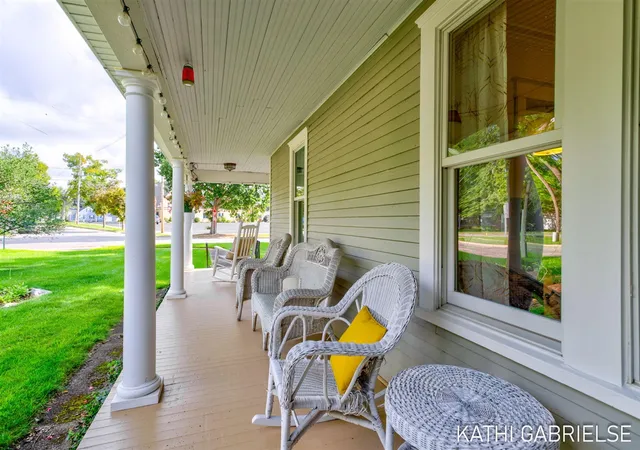 Photo 4 of Sale Pending at 379 S Lake Ave, Spring Lake, MI 49456 | MLS# 70555414 | Listing updated on 2026-09-08