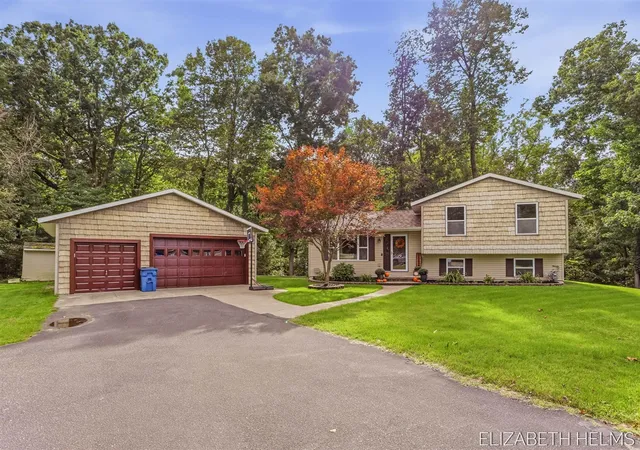 Photo 1 of Single family home for sale at 104 Glenn St, Allegan, MI 49010 | MLS# 70560261 | Listing updated on 2026-10-08
