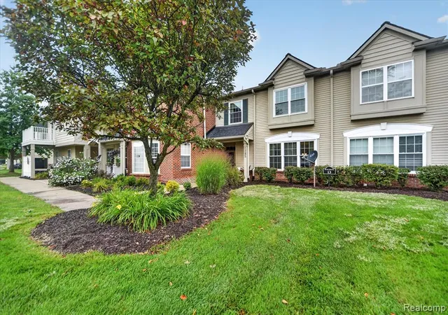 Listing Photo 4 - Condo for sale in building located at 4285 S Hampton Ridge Blvd, Howell, MI 48843 - Unit #141