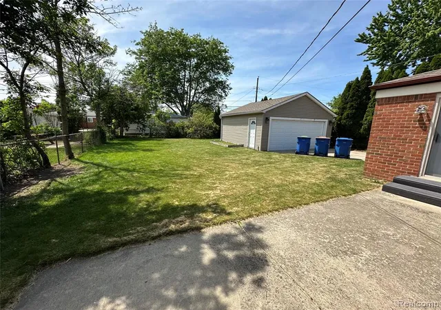 Photo 3 of Sale Pending at 32415 Firwood Dr, Warren, MI 48088 | MLS# 61027584 | Listing updated on 2026-09-26