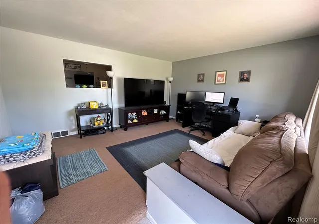 Photo 4 of Sale Pending at 32415 Firwood Dr, Warren, MI 48088 | MLS# 61027584 | Listing updated on 2026-09-26