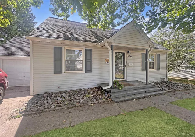 Photo 2 of Single family home for sale at 600 Mather Ave, Ishpeming, MI 49849 | MLS# 50222184 | Listing updated on 2026-10-02
