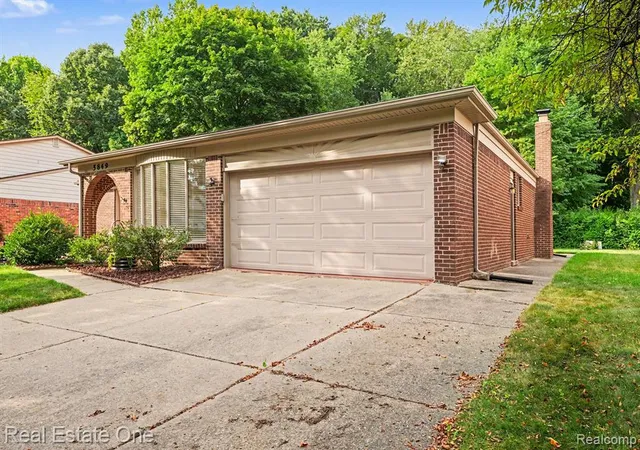 Photo 3 of Single family home for sale at 5849 Bingham Dr, Troy, MI 48085 | MLS# 61023320 | Listing updated on 2026-09-13