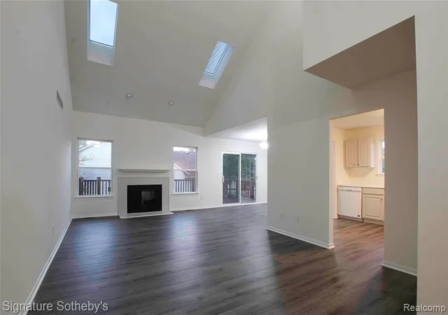 Photo 3 of Condo for sale at 487 Woodvale Dr, Commerce Twp, MI 48390 3288 | MLS# 61023793 | Listing updated on 2026-10-18