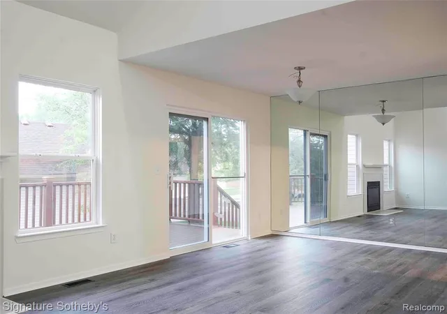 Photo 3 of Condo for sale at 487 Woodvale Dr, Commerce Twp, MI 48390 3288 | MLS# 61023793 | Listing updated on 2026-10-18