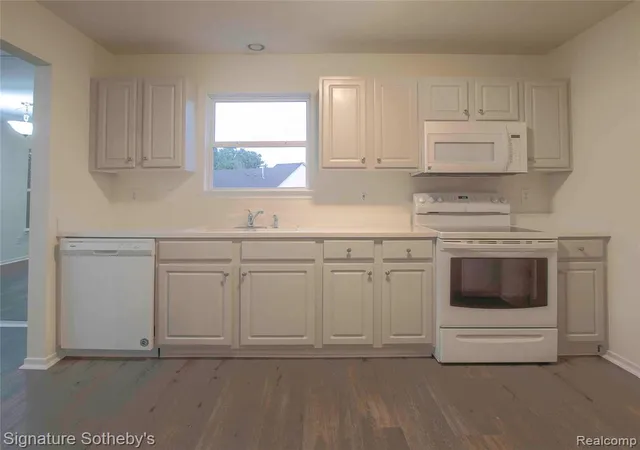 Photo 4 of Condo for sale at 487 Woodvale Dr, Commerce Twp, MI 48390 3288 | MLS# 61023793 | Listing updated on 2026-10-18