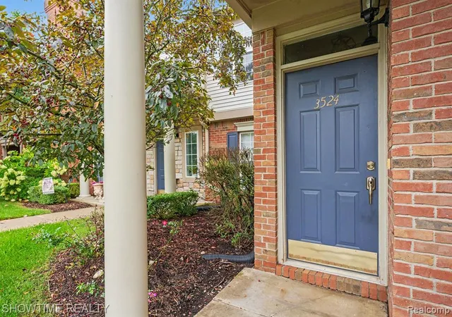 Photo 3 of Condo for sale at 3524 Tremonte Cir, Rochester, MI 48306 | MLS# 61029073 | Listing updated on 2026-09-24