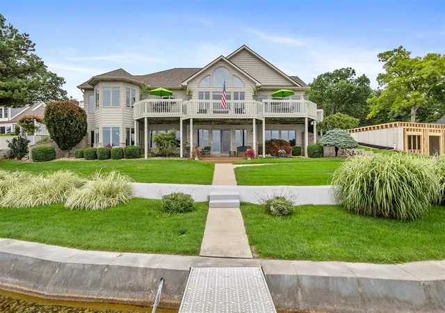 Photo 3 of Sale Pending at 695 Pearl Beach Dr, Coldwater, MI 49036 | MLS# 70561237 | Listing updated on 2026-10-05